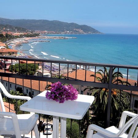 Piccolo Hotel Diano Marina Exterior photo