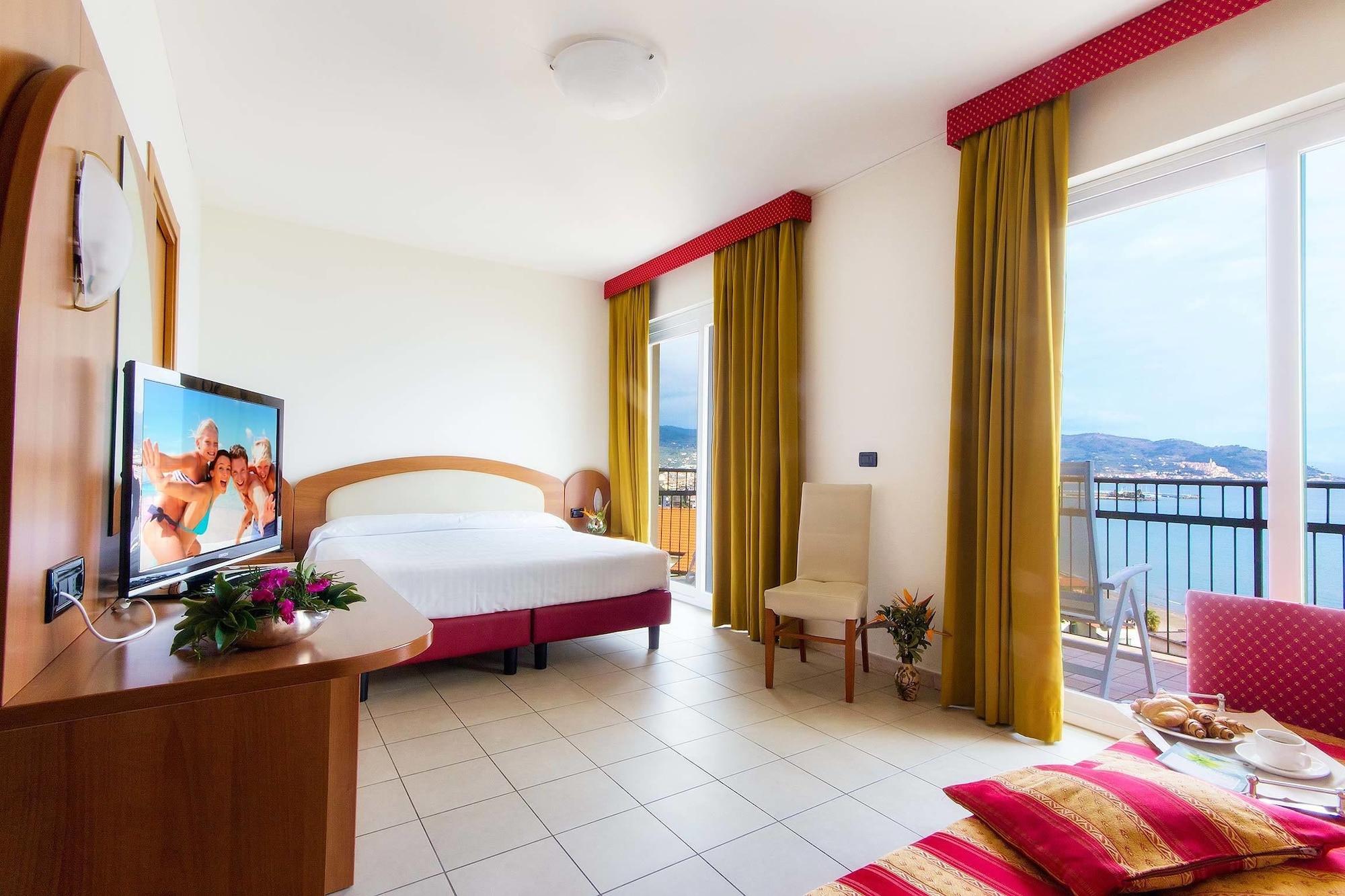 Piccolo Hotel Diano Marina Exterior photo