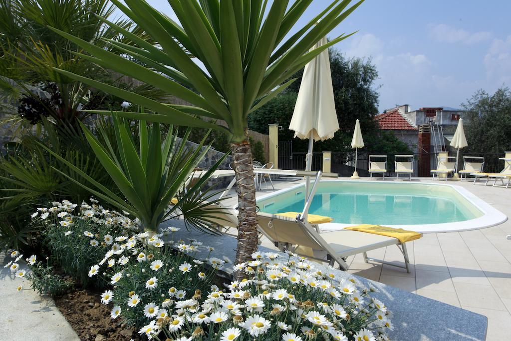 Piccolo Hotel Diano Marina Exterior photo