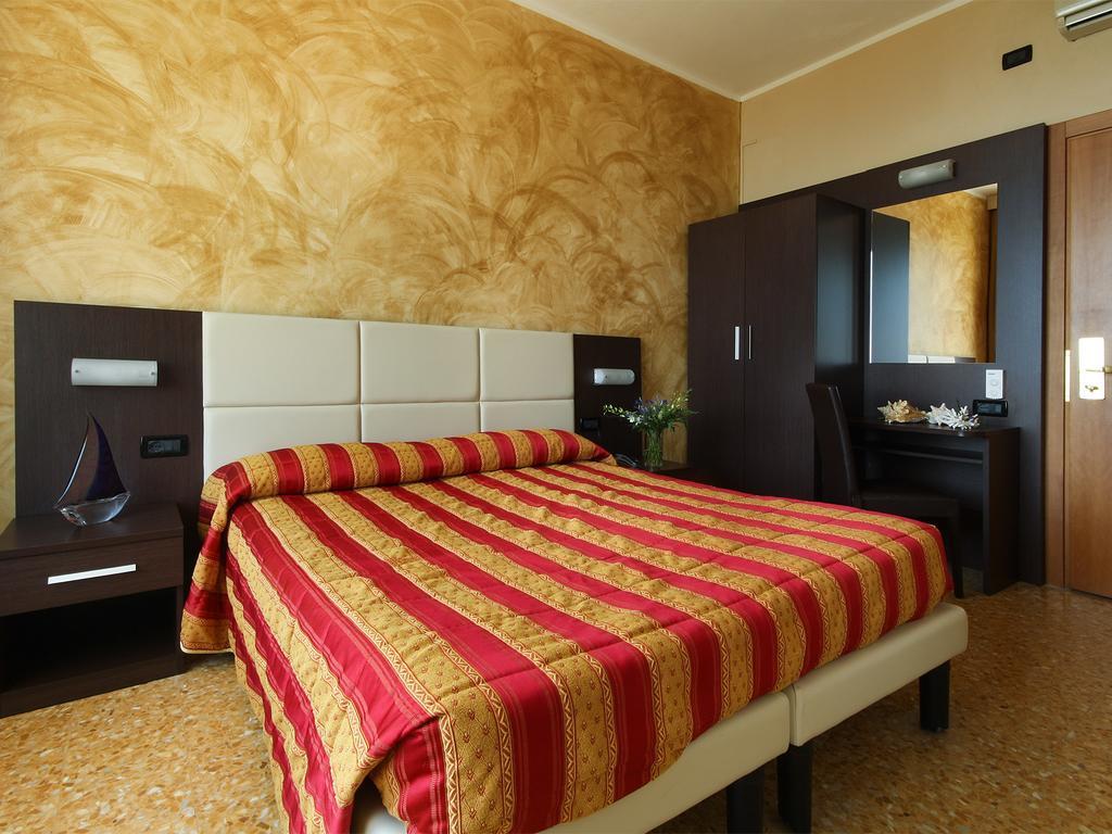 Piccolo Hotel Diano Marina Exterior photo