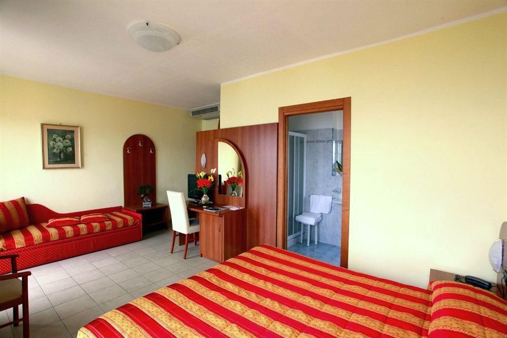 Piccolo Hotel Diano Marina Exterior photo