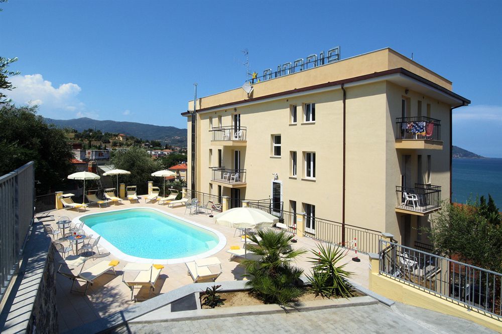 Piccolo Hotel Diano Marina Exterior photo