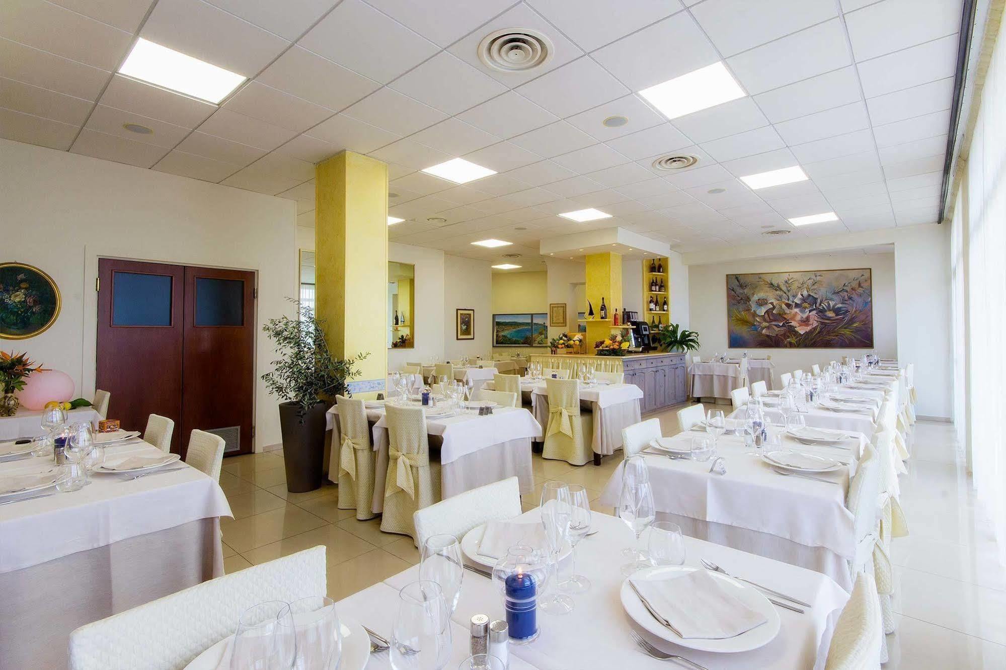 Piccolo Hotel Diano Marina Exterior photo