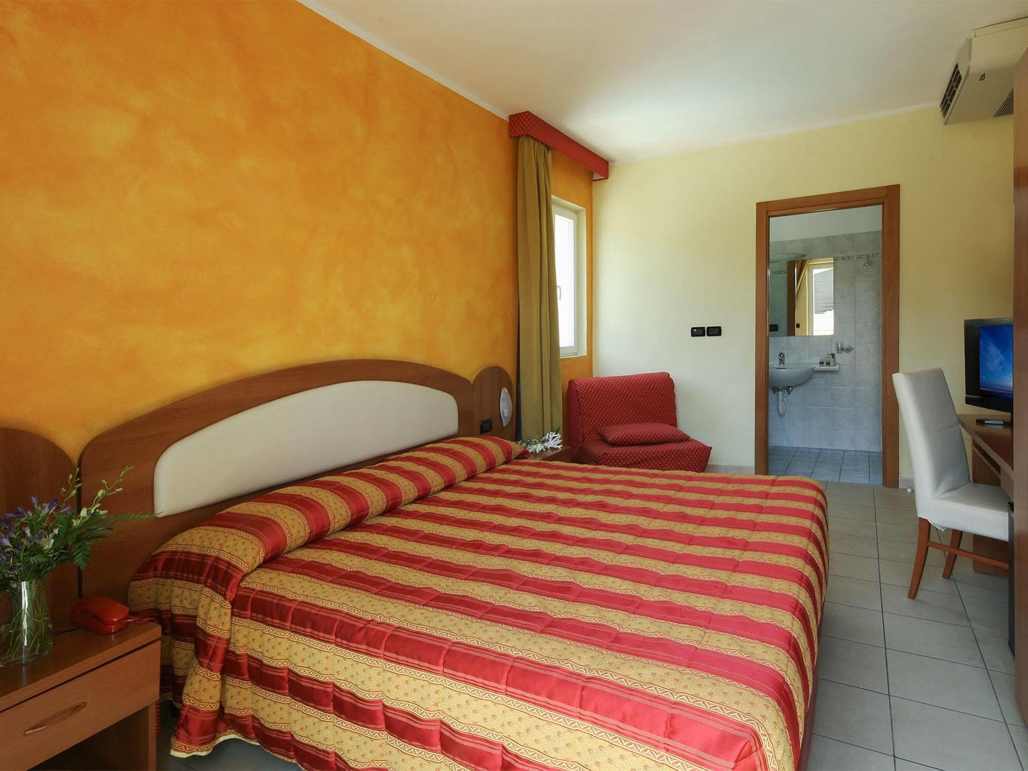 Piccolo Hotel Diano Marina Exterior photo
