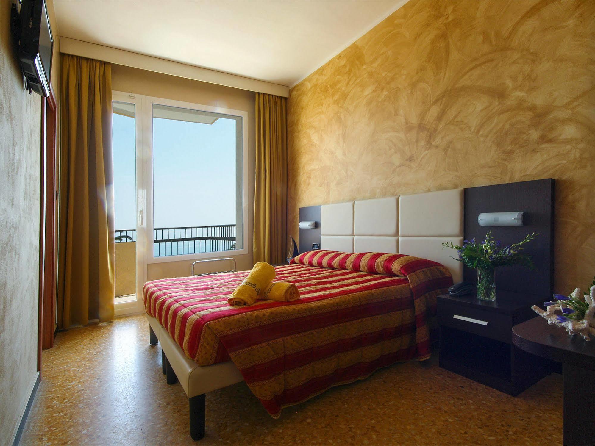 Piccolo Hotel Diano Marina Exterior photo